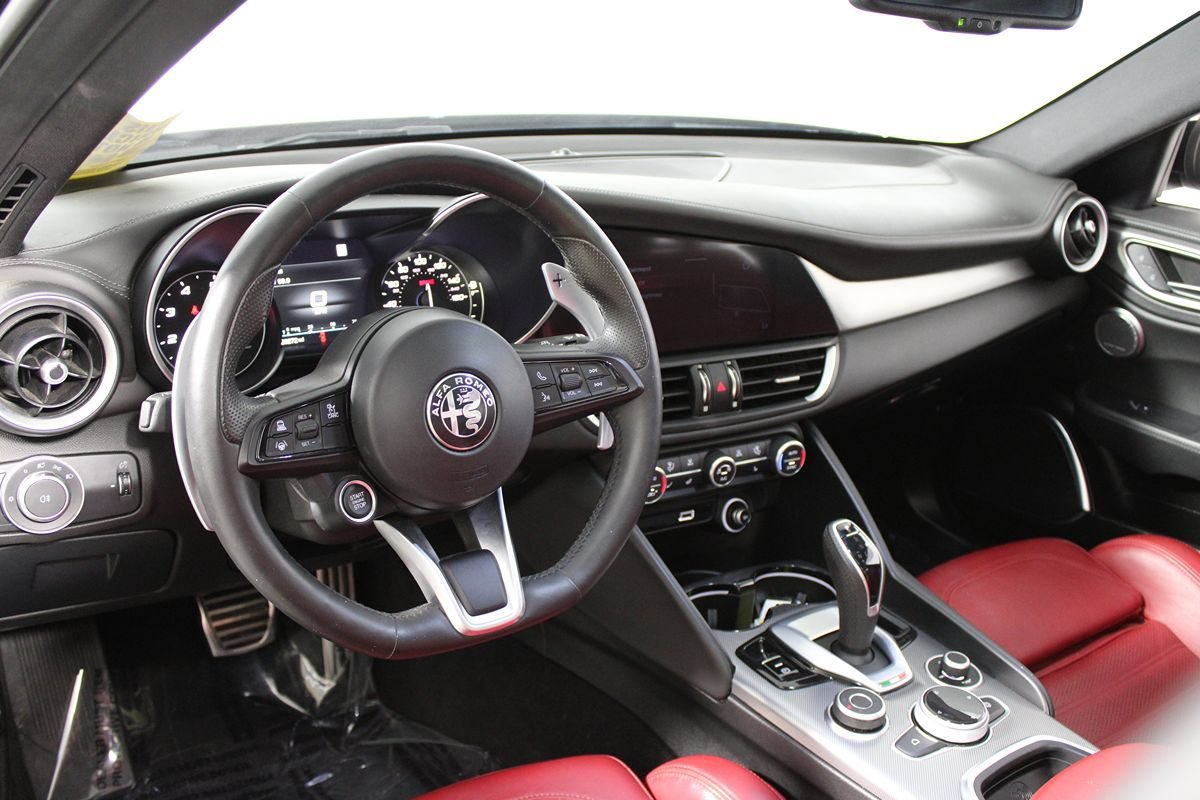 Used 2023 Alfa Romeo Giulia Veloce RWD image 14