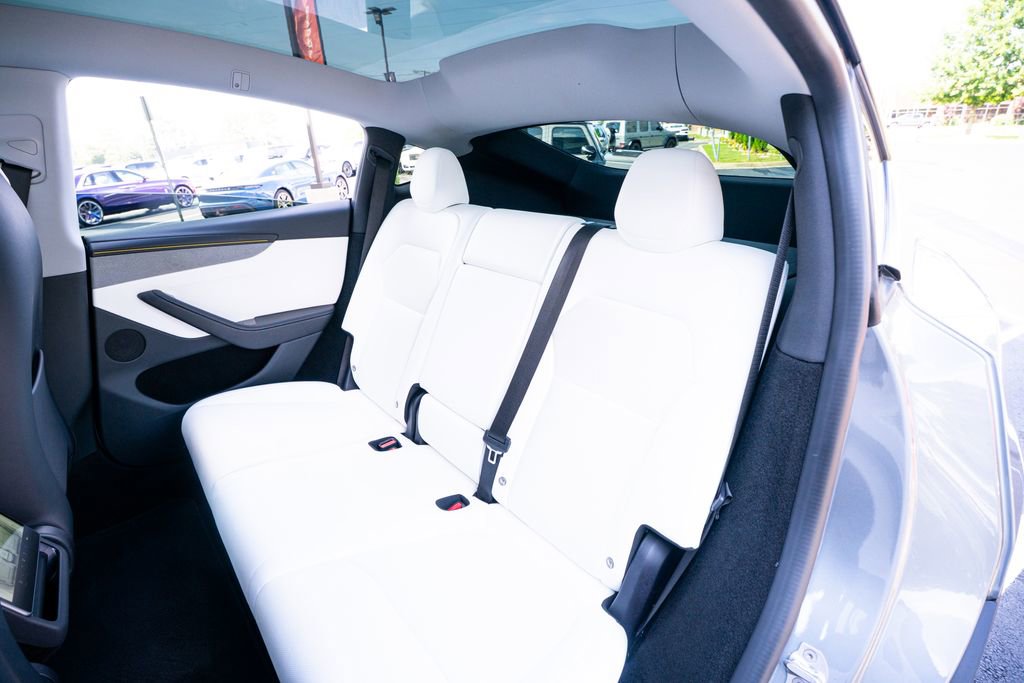Used 2026 Tesla Model Y Long Range AWD/4WD image 44