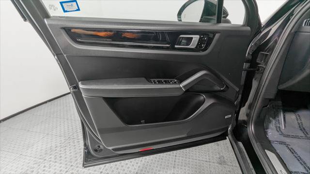 Used 2019 Porsche Cayenne AWD/4WD image 13