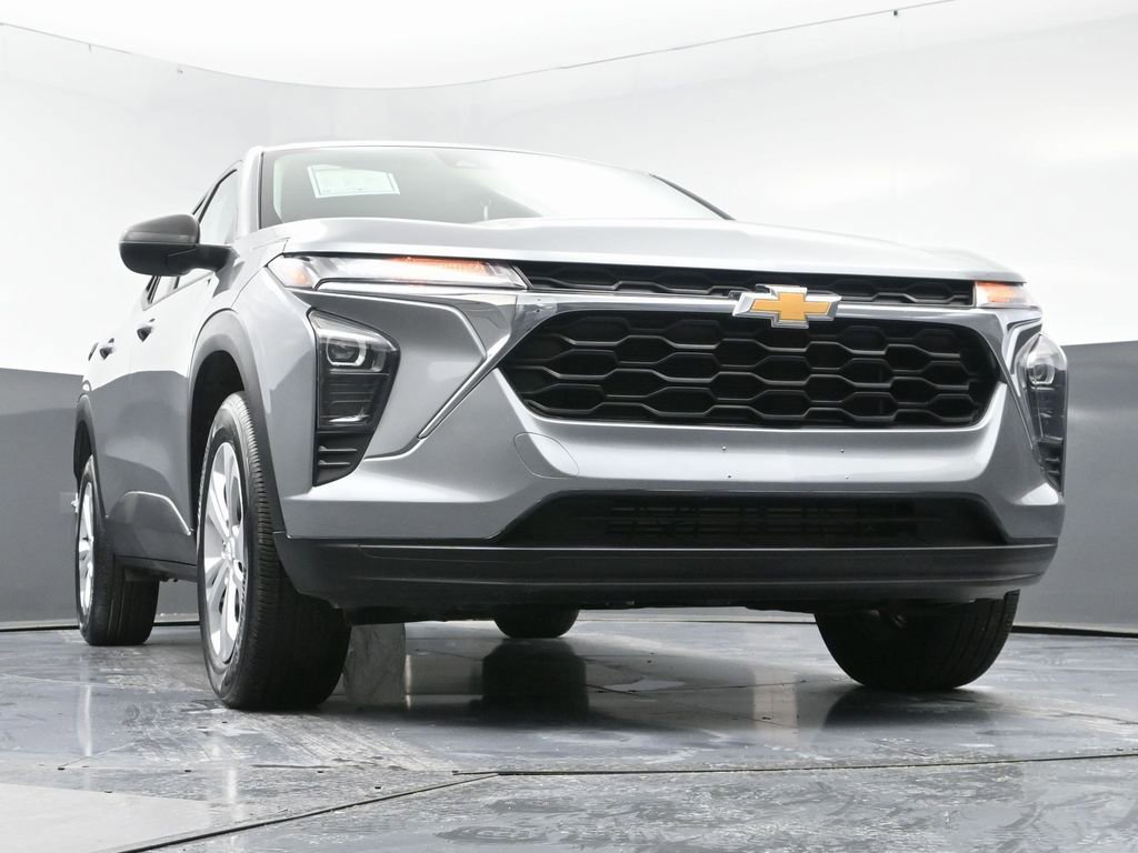 Used 2024 Chevrolet Trax LS w/ Driver Confidence Package image 46