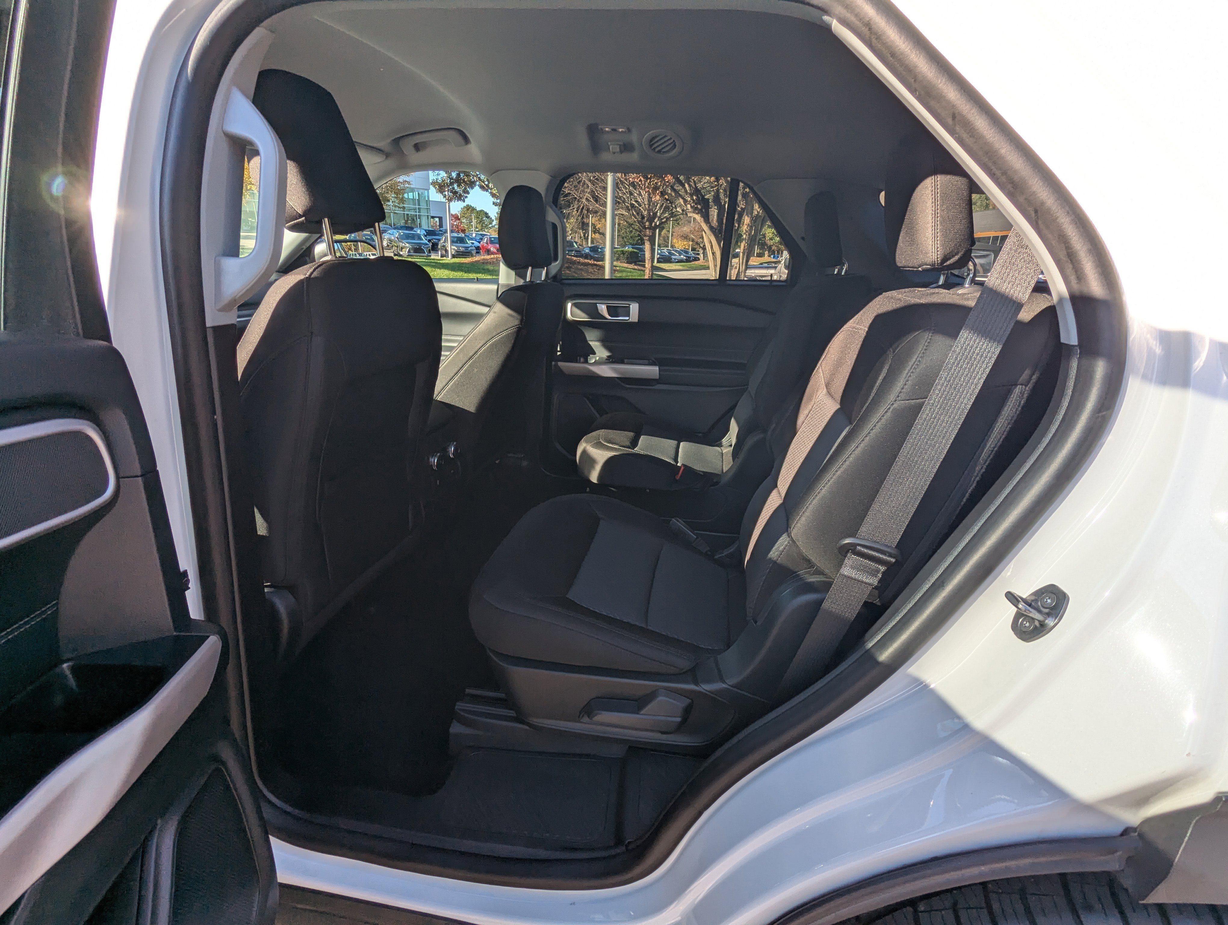 Used 2022 Ford Explorer XLT image 11