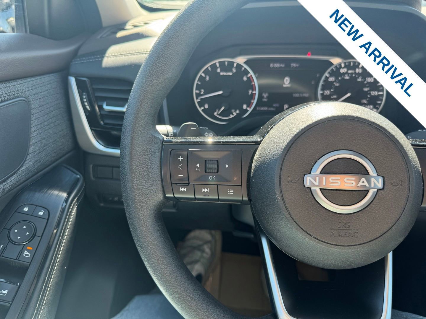 Used 2022 Nissan Rogue SV image 21