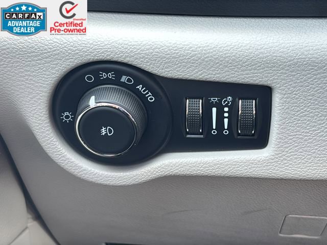 Certified 2024 Chrysler Pacifica Touring-L image 33