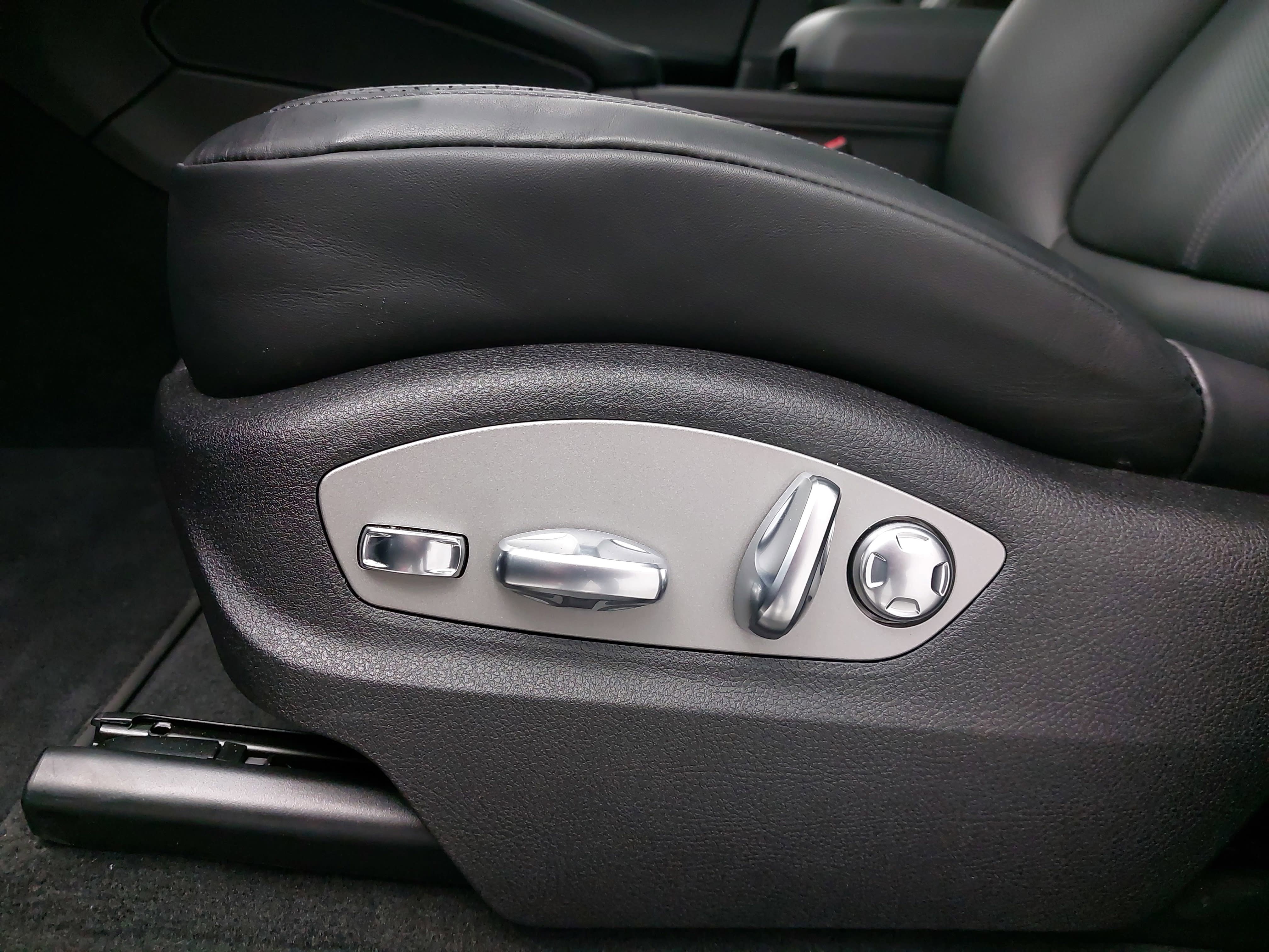 Used 2026 Porsche Macan image 31