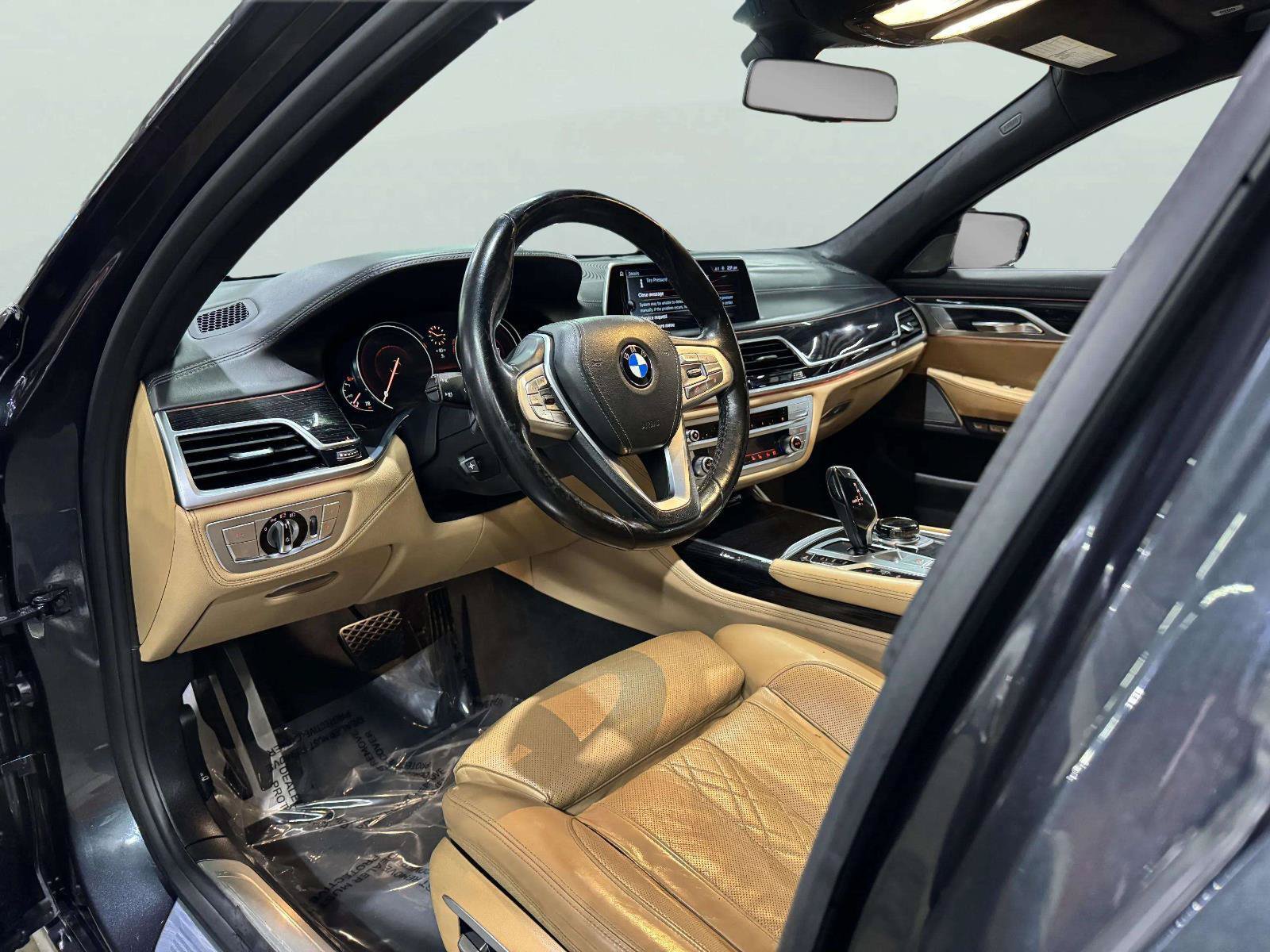Used 2016 BMW 750i RWD image 24