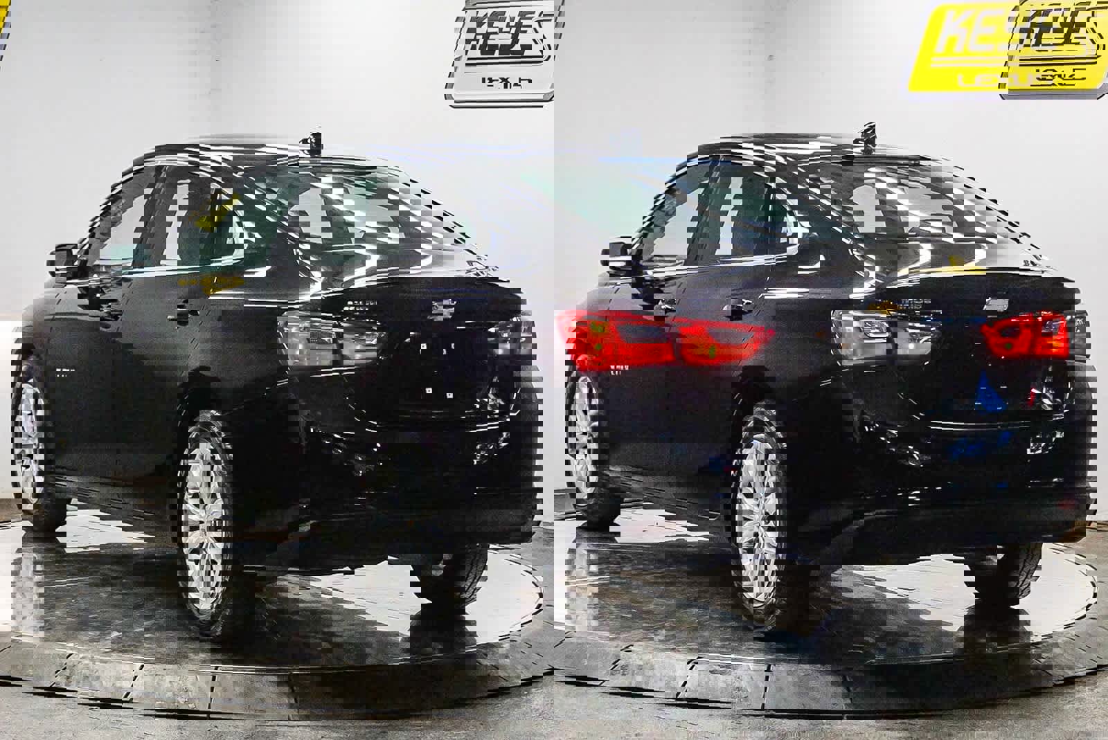 Used 2024 Chevrolet Malibu LT image 2