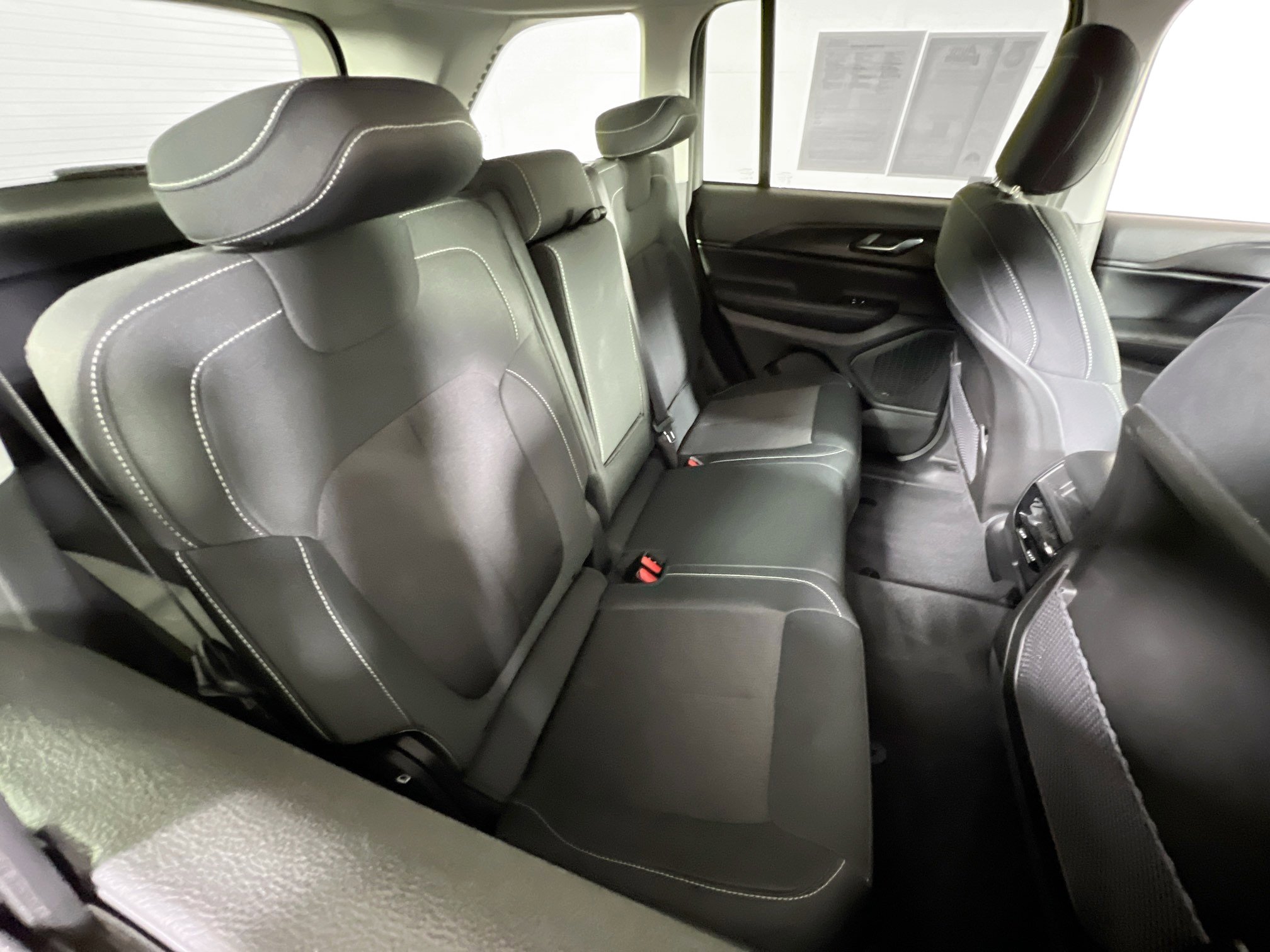 Used 2023 Jeep Grand Cherokee Laredo image 24