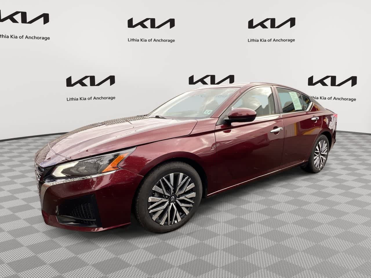 Used 2024 Nissan Altima 2.5 SV w/ SV Premium Package FWD image 1