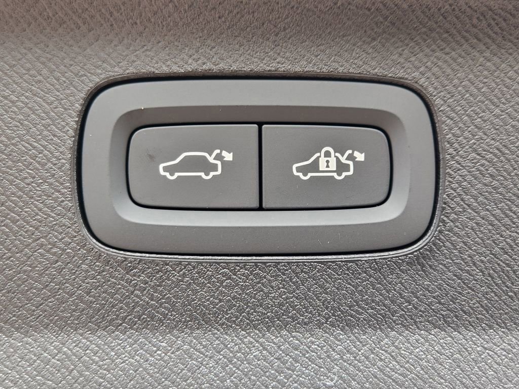 New 2026 Volvo XC90 B6 Plus w/ Protection Package image 24