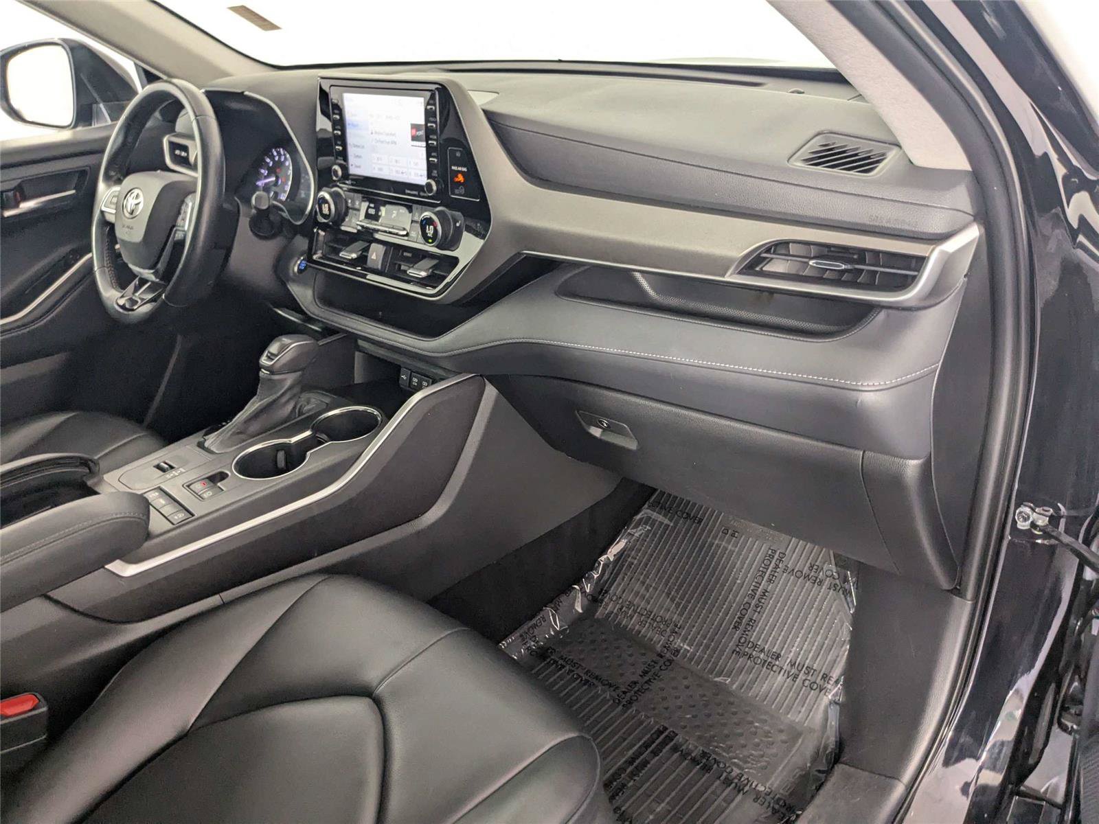 Used 2021 Toyota Highlander XLE FWD image 31