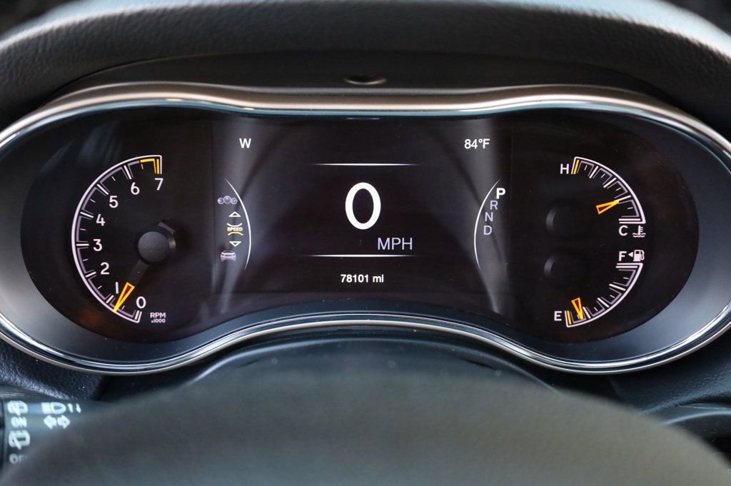 Used 2016 Jeep Grand Cherokee Laredo w/ Quick Order Package 23E image 41