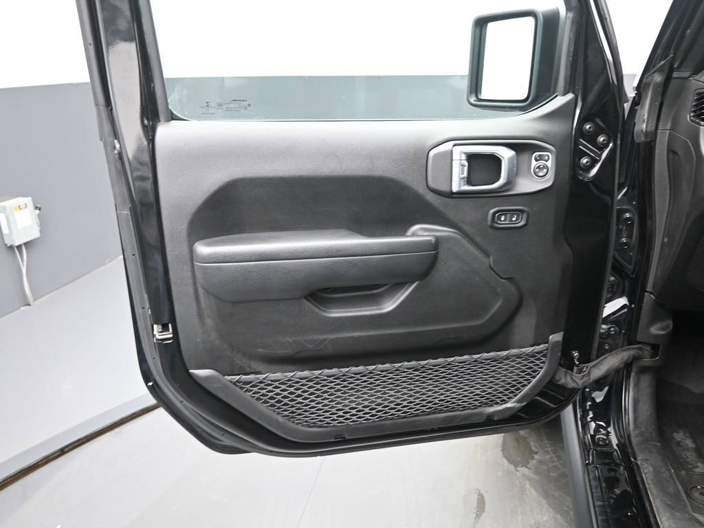 Used 2022 Jeep Gladiator Willys image 12