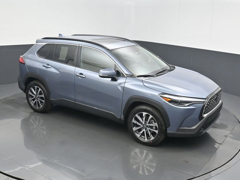 Used 2024 Toyota Corolla Cross XLE w/ Convenience Package image 27