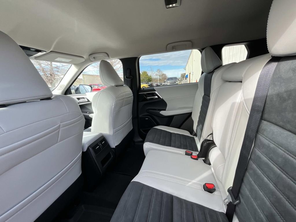New 2026 Mitsubishi Outlander SE FWD image 13