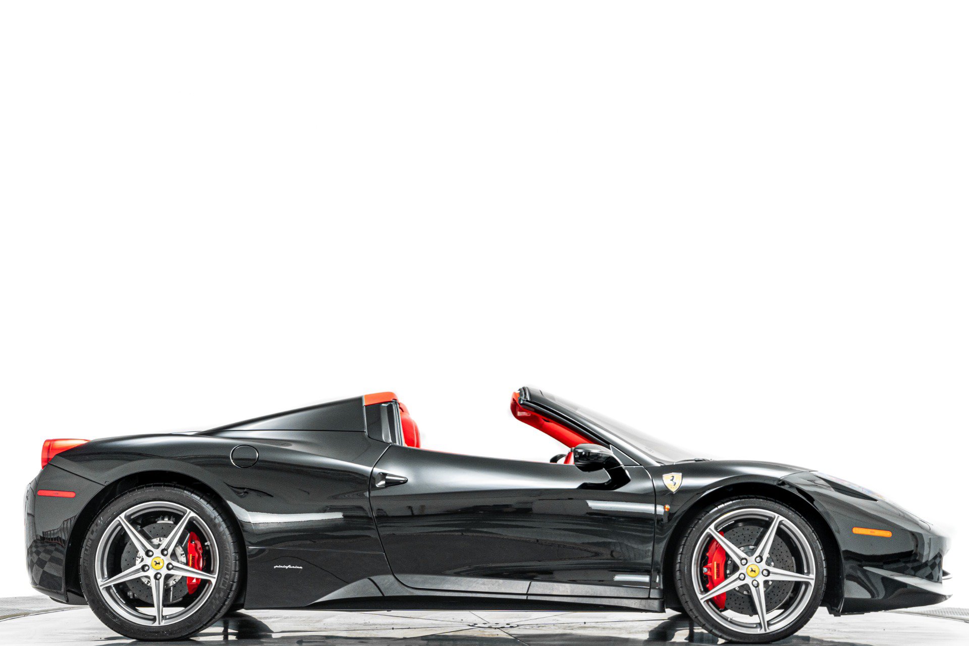 Used 2015 Ferrari 458 Spider RWD image 2