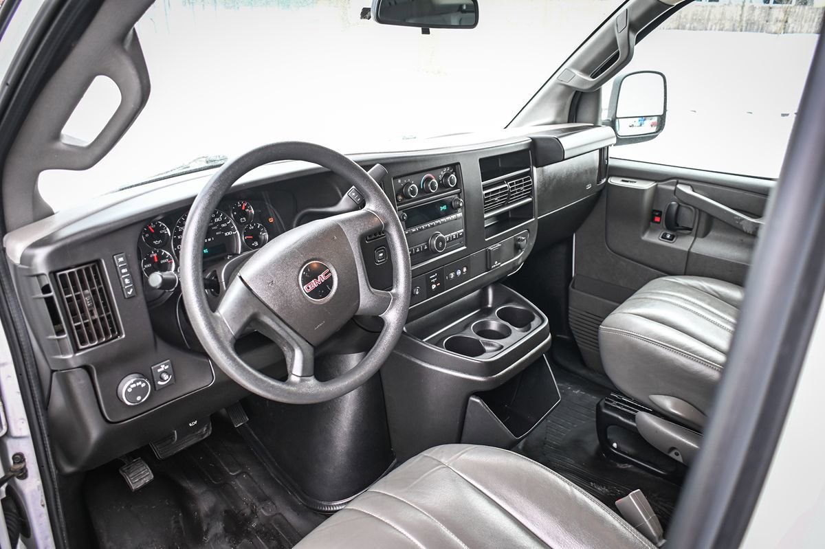 Used 2022 GMC Savana 2500 image 12