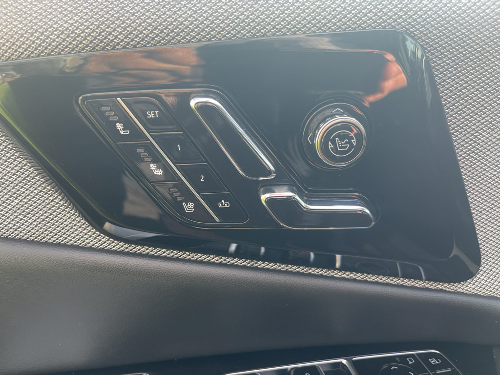 Used 2025 Cadillac Optiq Luxury 2 AWD/4WD image 18