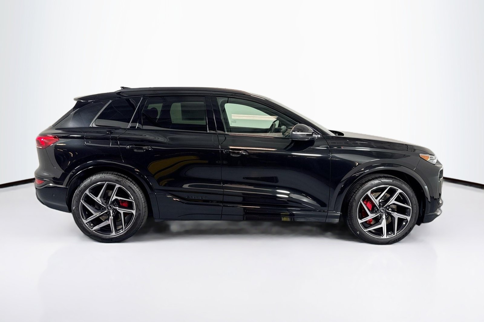 New 2027 Audi SQ6 e-tron Premium Plus AWD/4WD image 4