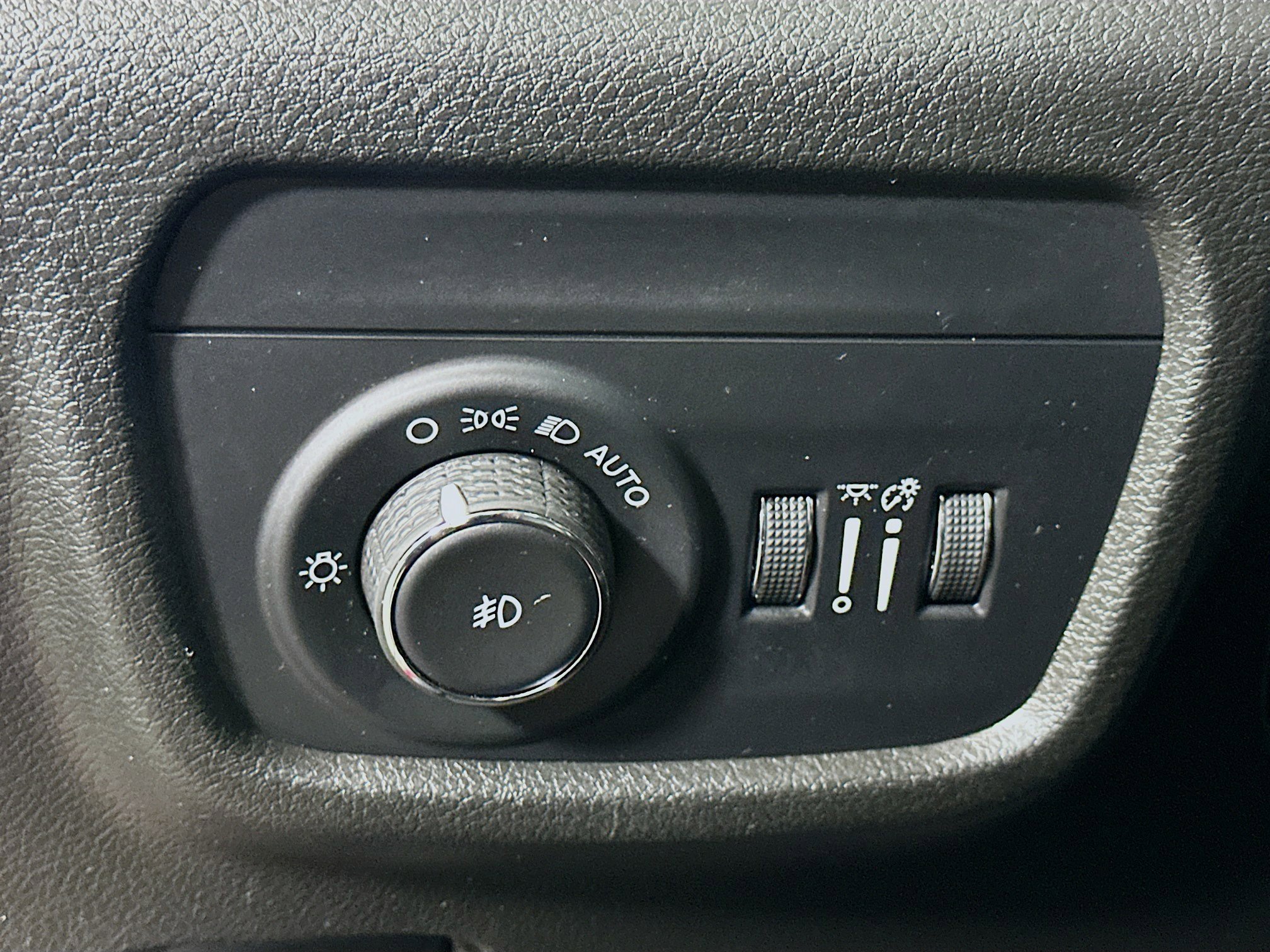 Used 2024 Jeep Grand Cherokee Limited image 17