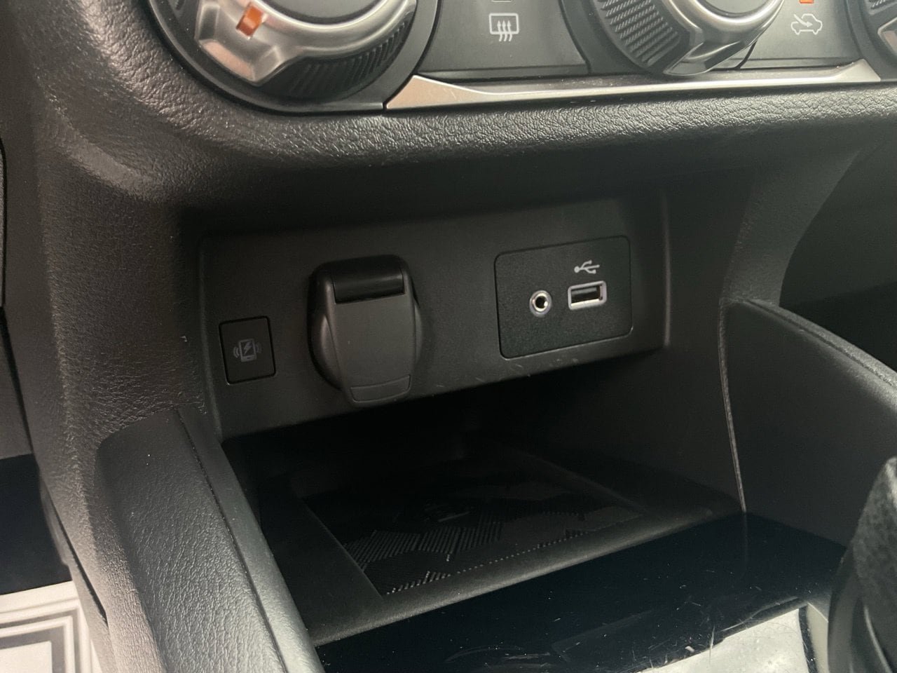 Used 2025 Nissan Versa SV FWD image 25