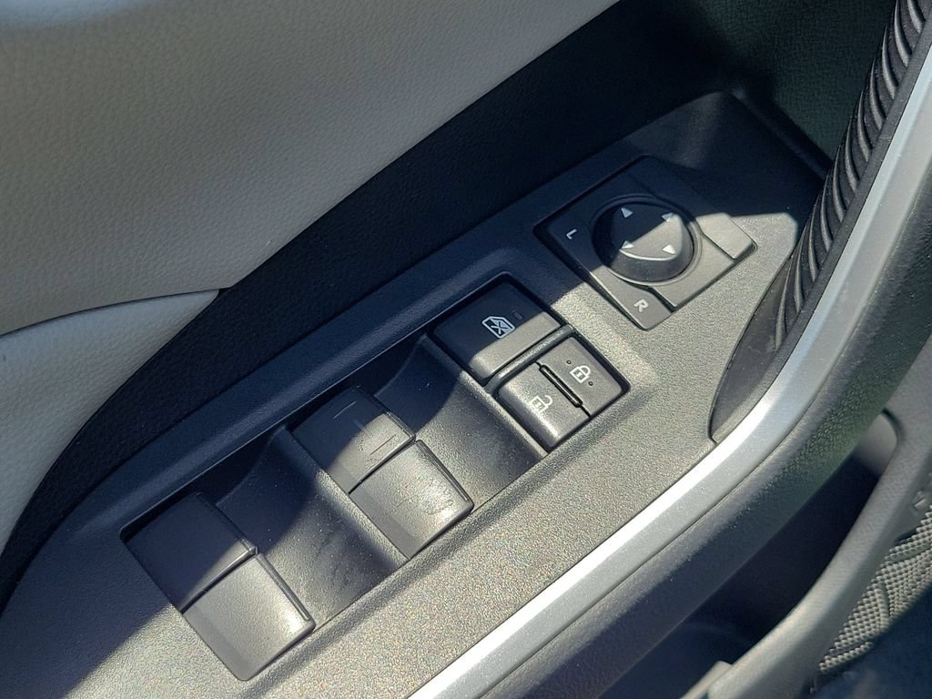 Used 2019 Toyota RAV4 XLE AWD/4WD image 21