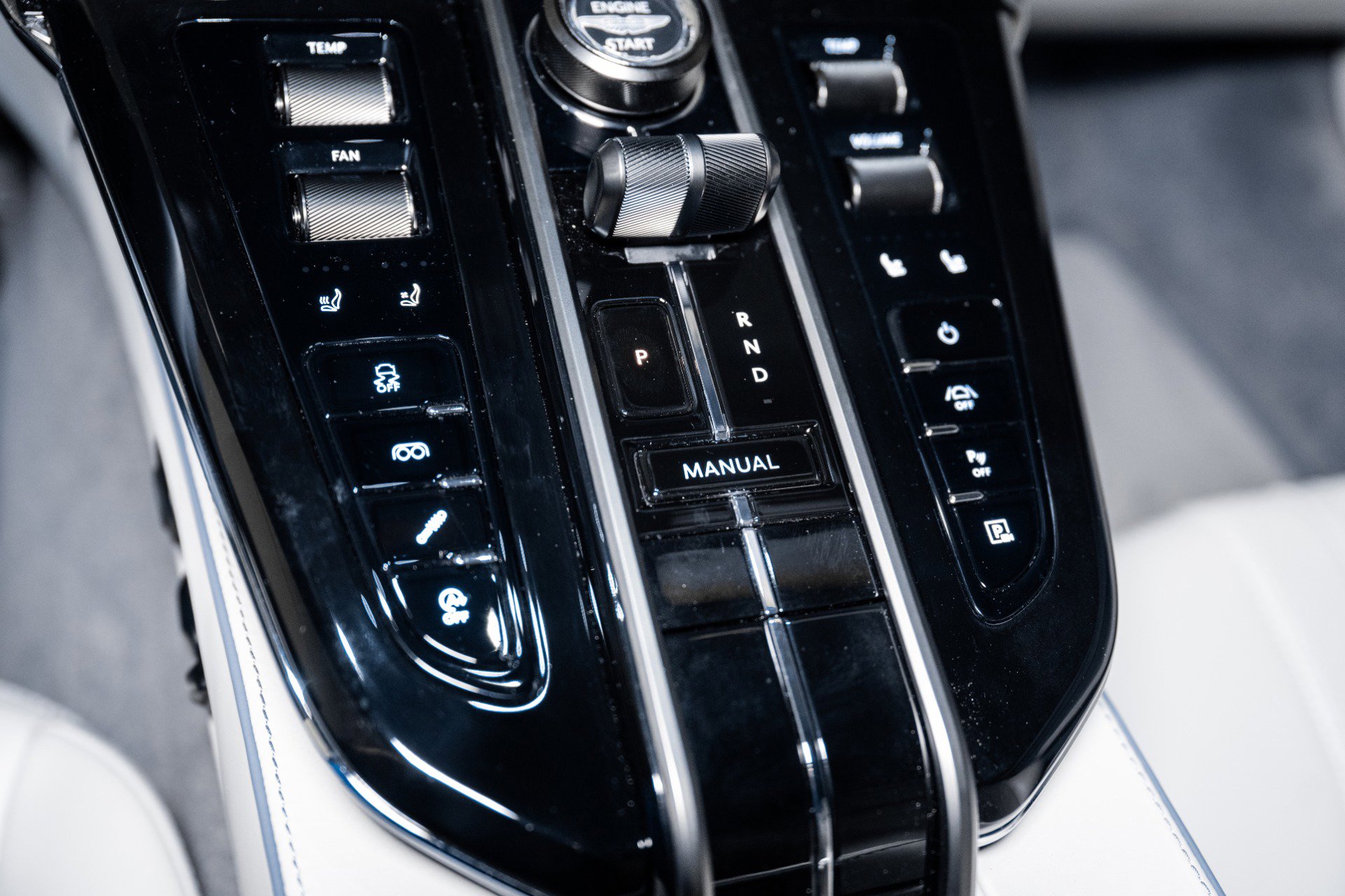 New 2026 Aston Martin V8 Vantage Coupe image 27