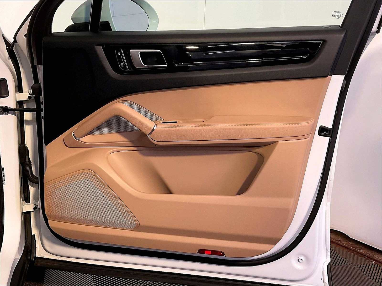 Certified 2022 Porsche Cayenne AWD/4WD image 26