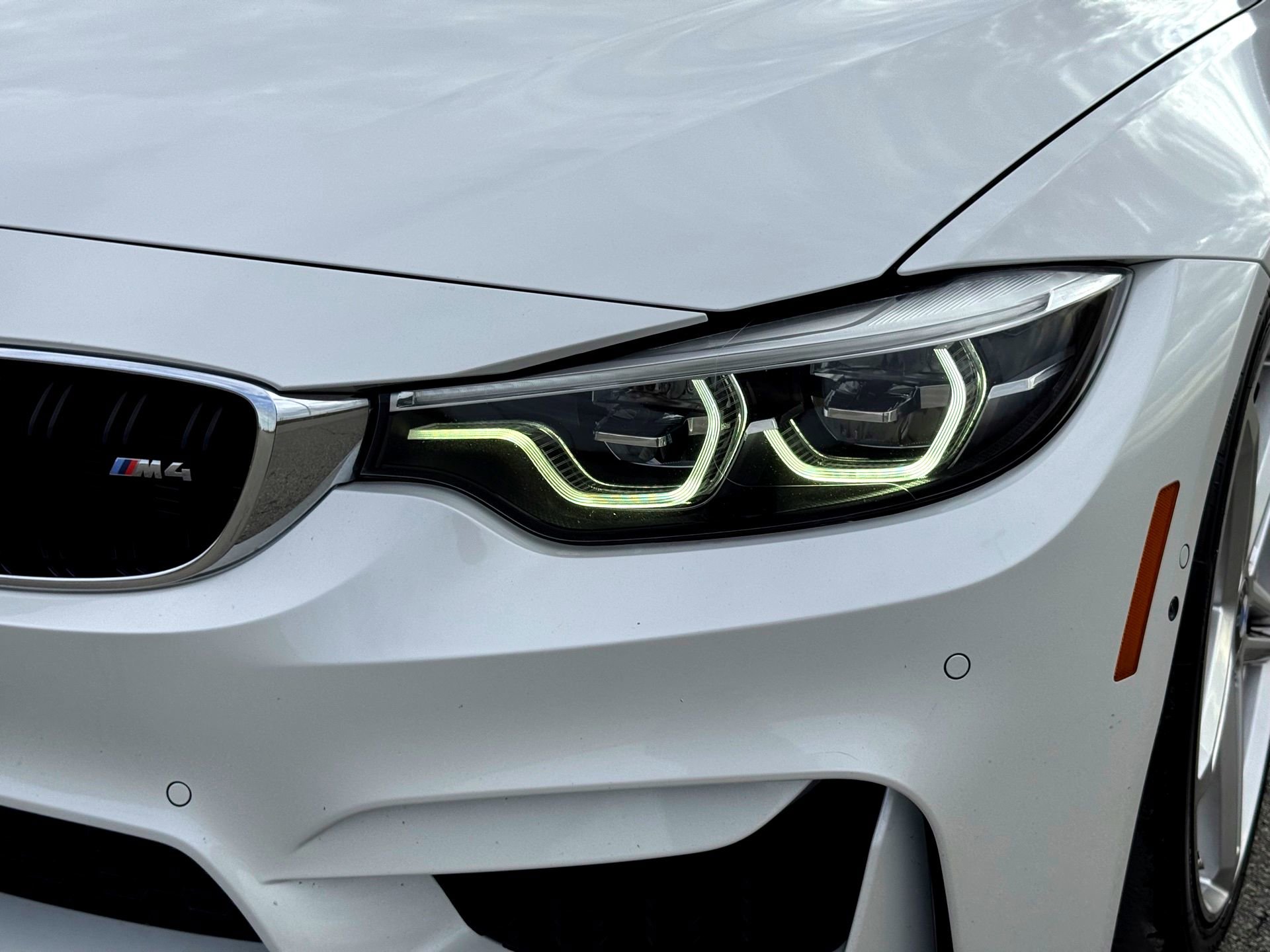 Used 2018 BMW M4 Convertible image 4