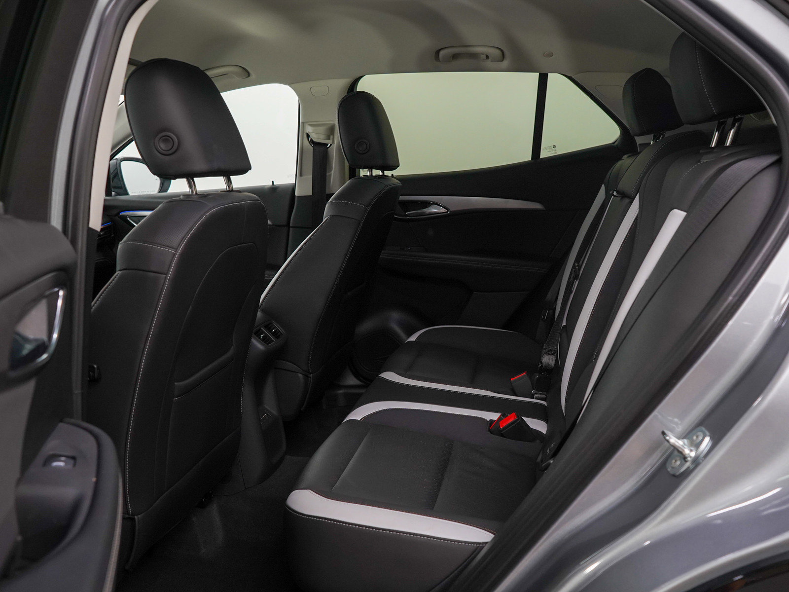 Used 2025 Buick Envision Sport Touring image 15