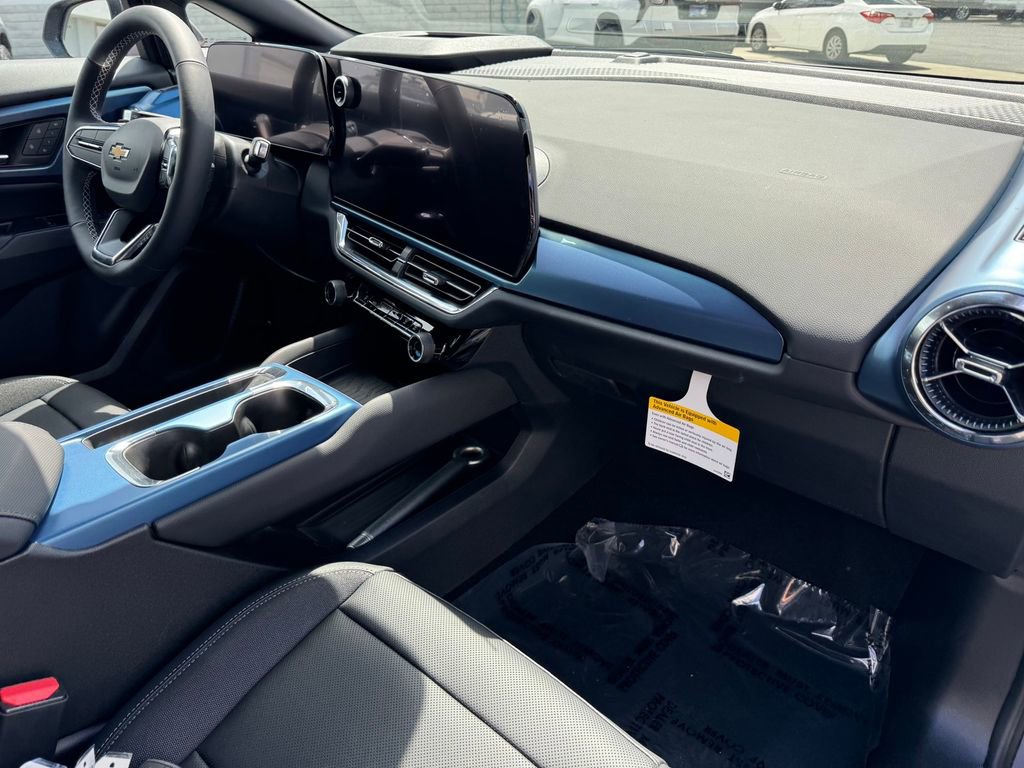New 2026 Chevrolet Equinox EV LT w/ Convenience Package II FWD image 7