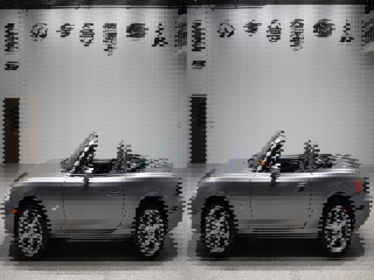 Used 2003 MAZDA MX-5 Miata image 3