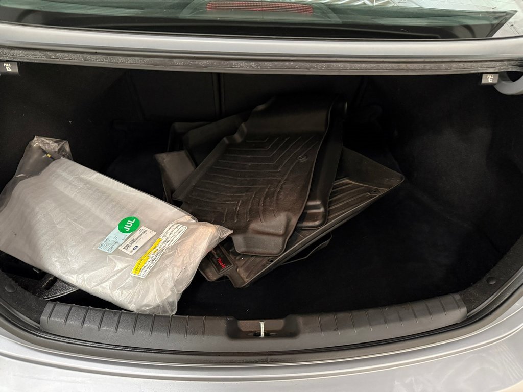 Used 2017 Hyundai Elantra Limited image 24