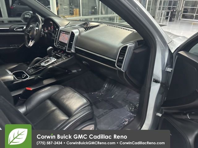 Used 2018 Porsche Cayenne Platinum Edition image 34