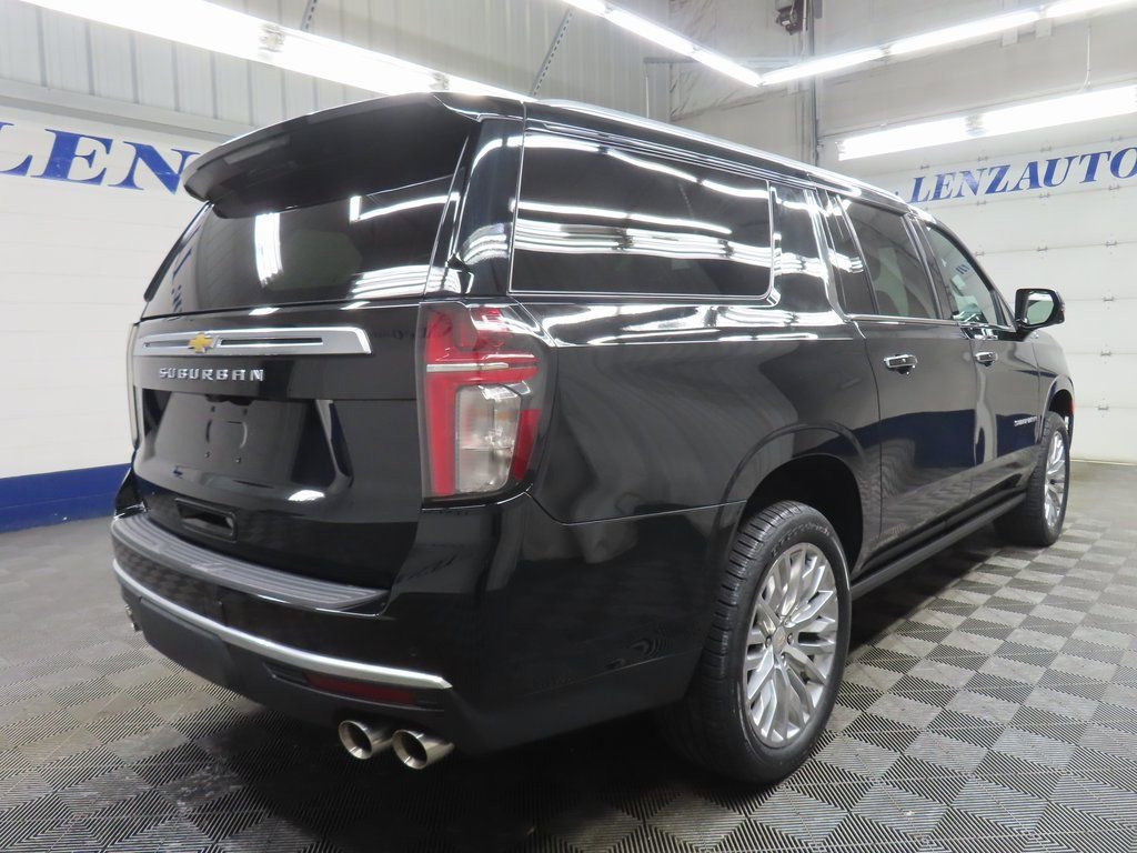 Used 2024 Chevrolet Suburban High Country AWD/4WD image 4
