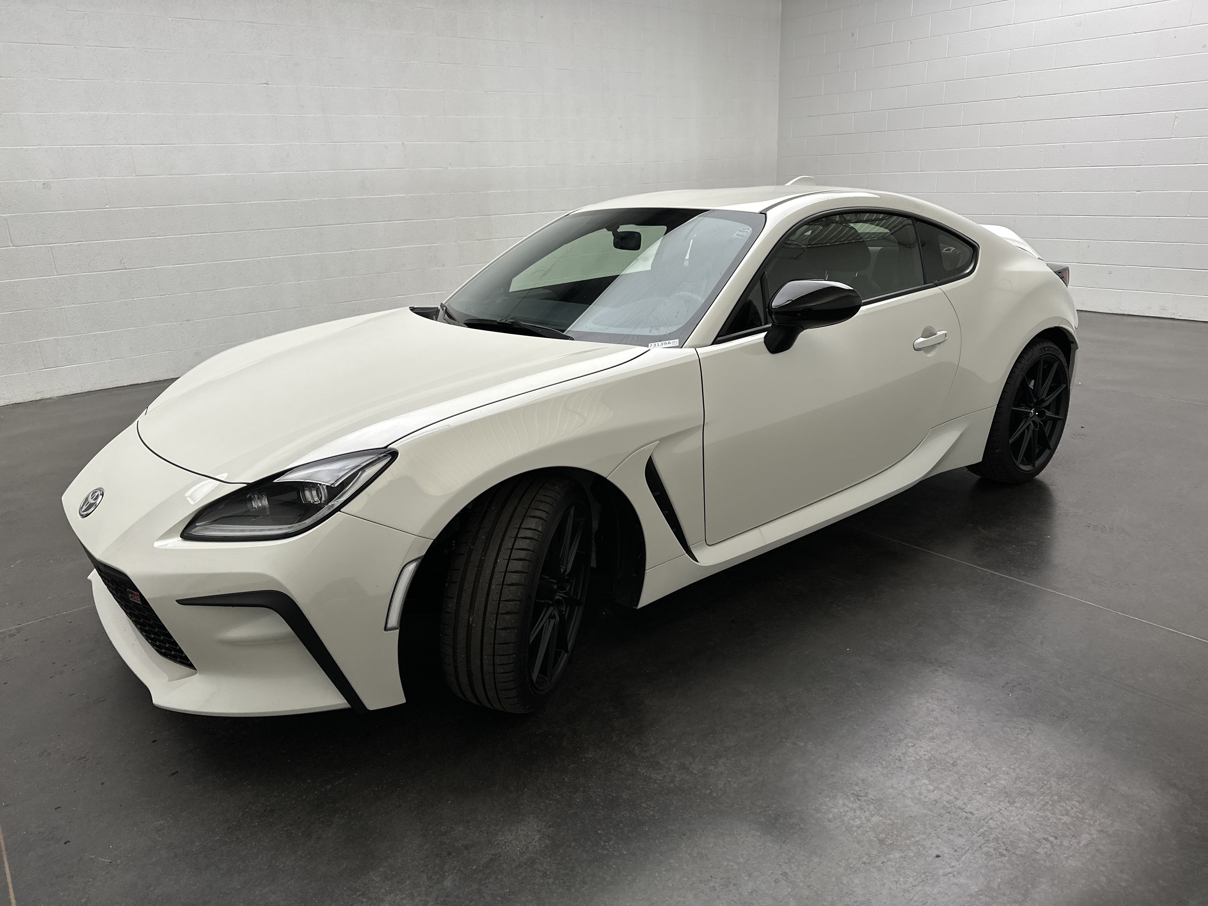 Used 2023 Toyota GR86 Premium w/ ALL Weather Mat Package (TMS) RWD image 3