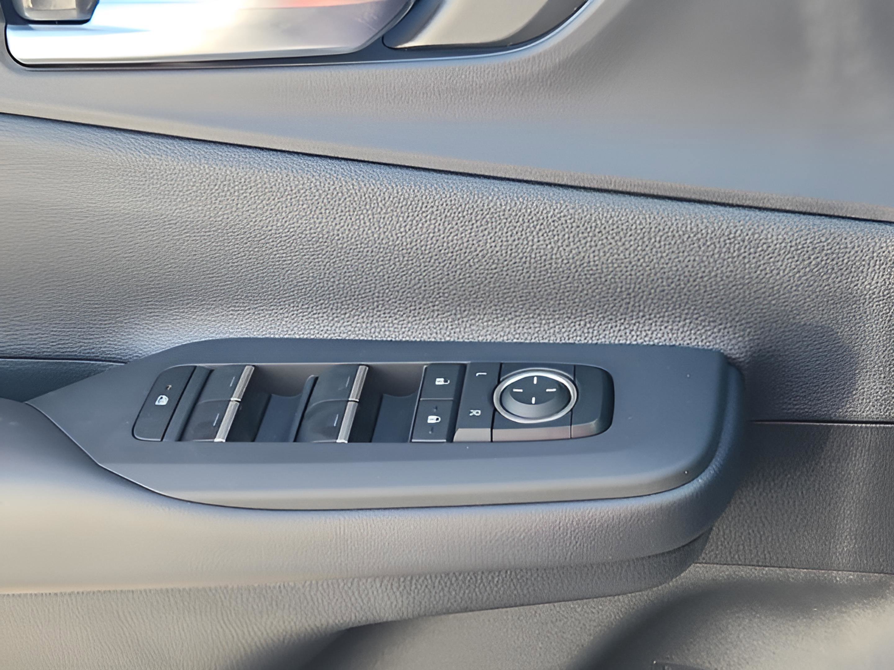 New 2026 Toyota Prius Plug-In Hybrid FWD image 24