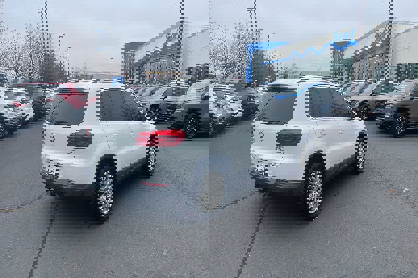 Used 2015 Volkswagen Tiguan SE image 2