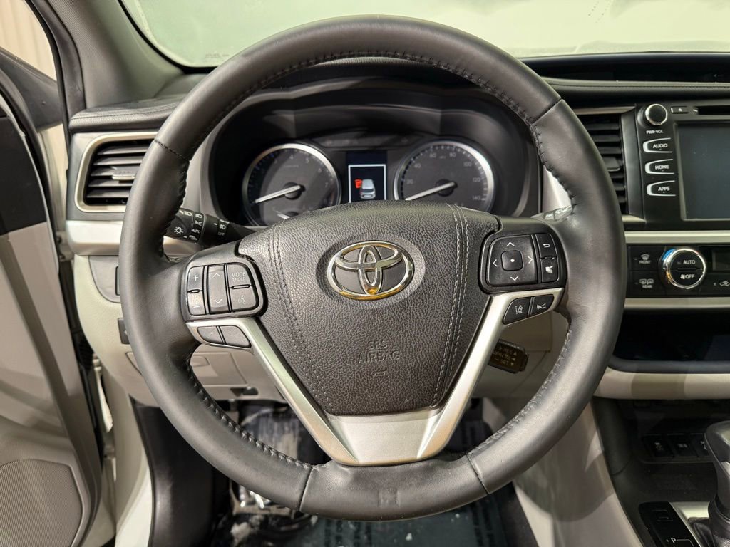 Used 2019 Toyota Highlander XLE image 25