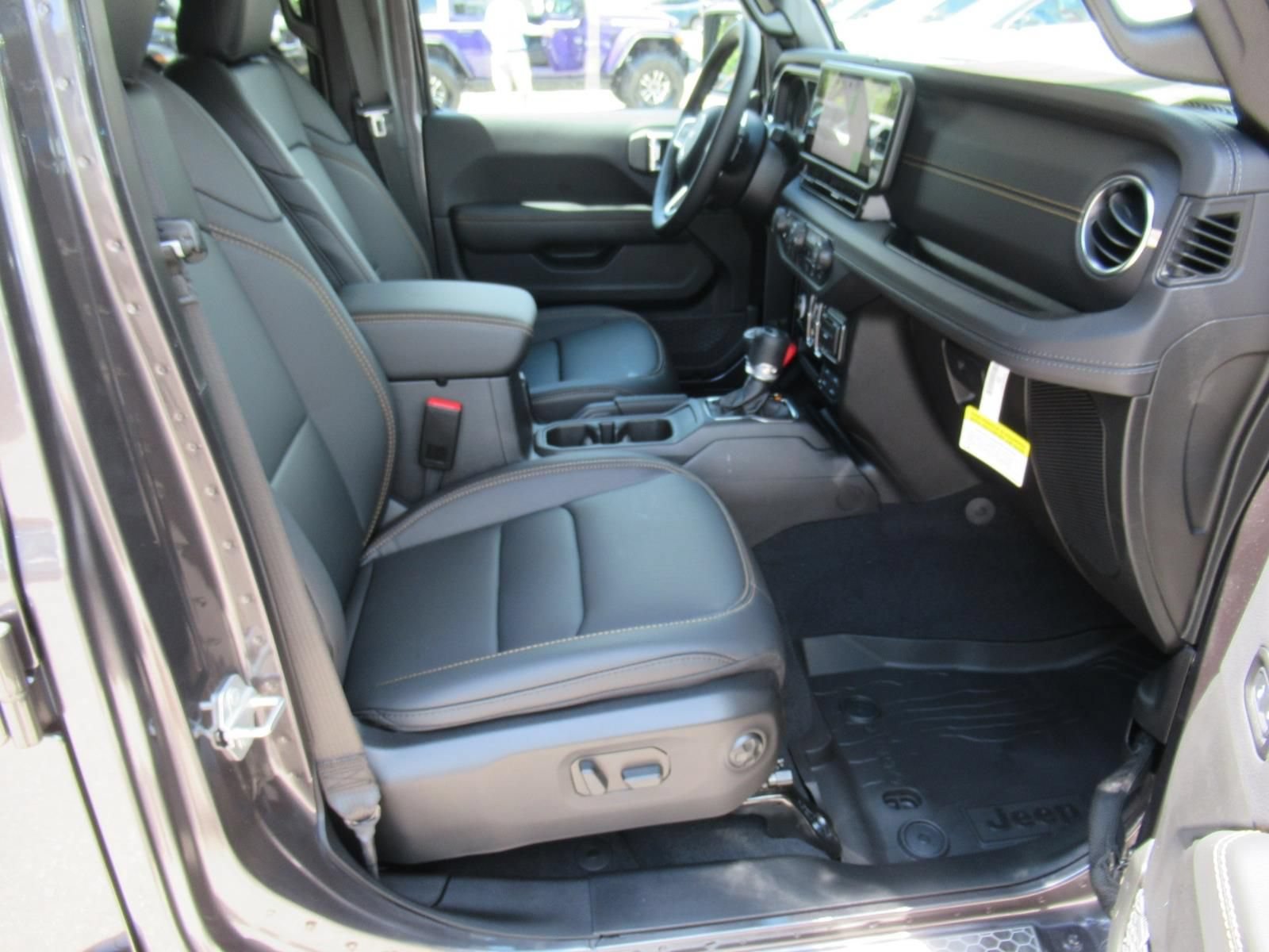 New 2026 Jeep Wrangler Unlimited Sahara AWD/4WD image 10