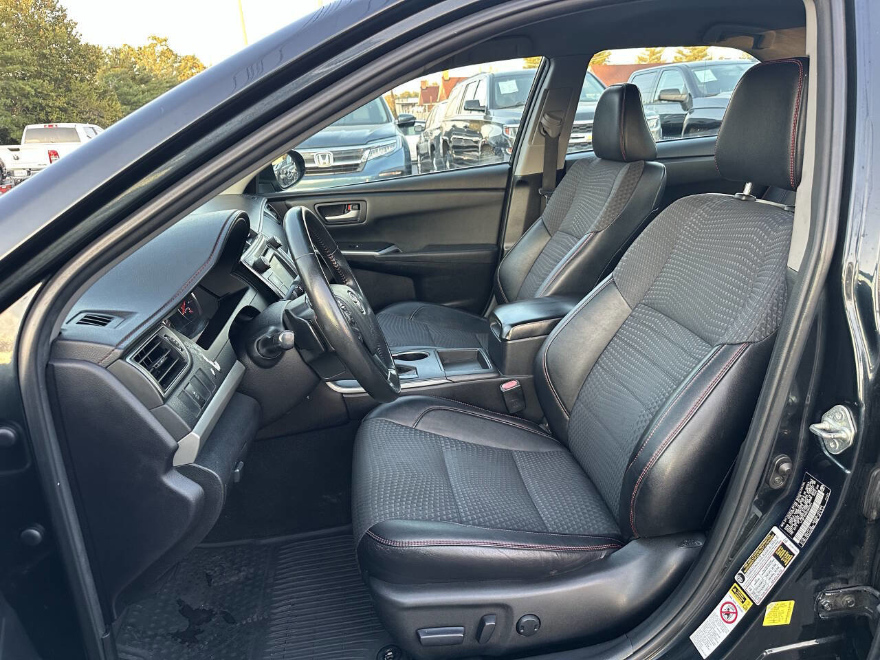 Used 2015 Toyota Camry SE image 15