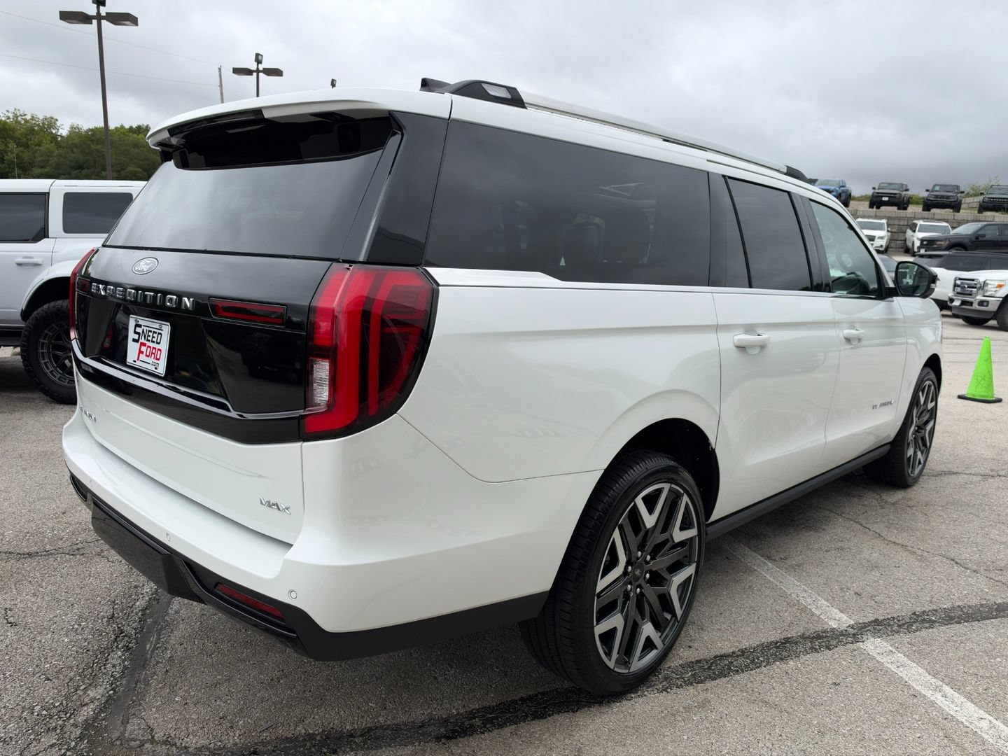 New 2027 Ford Expedition Max Platinum w/ Platinum Ultimate Package AWD/4WD image 7