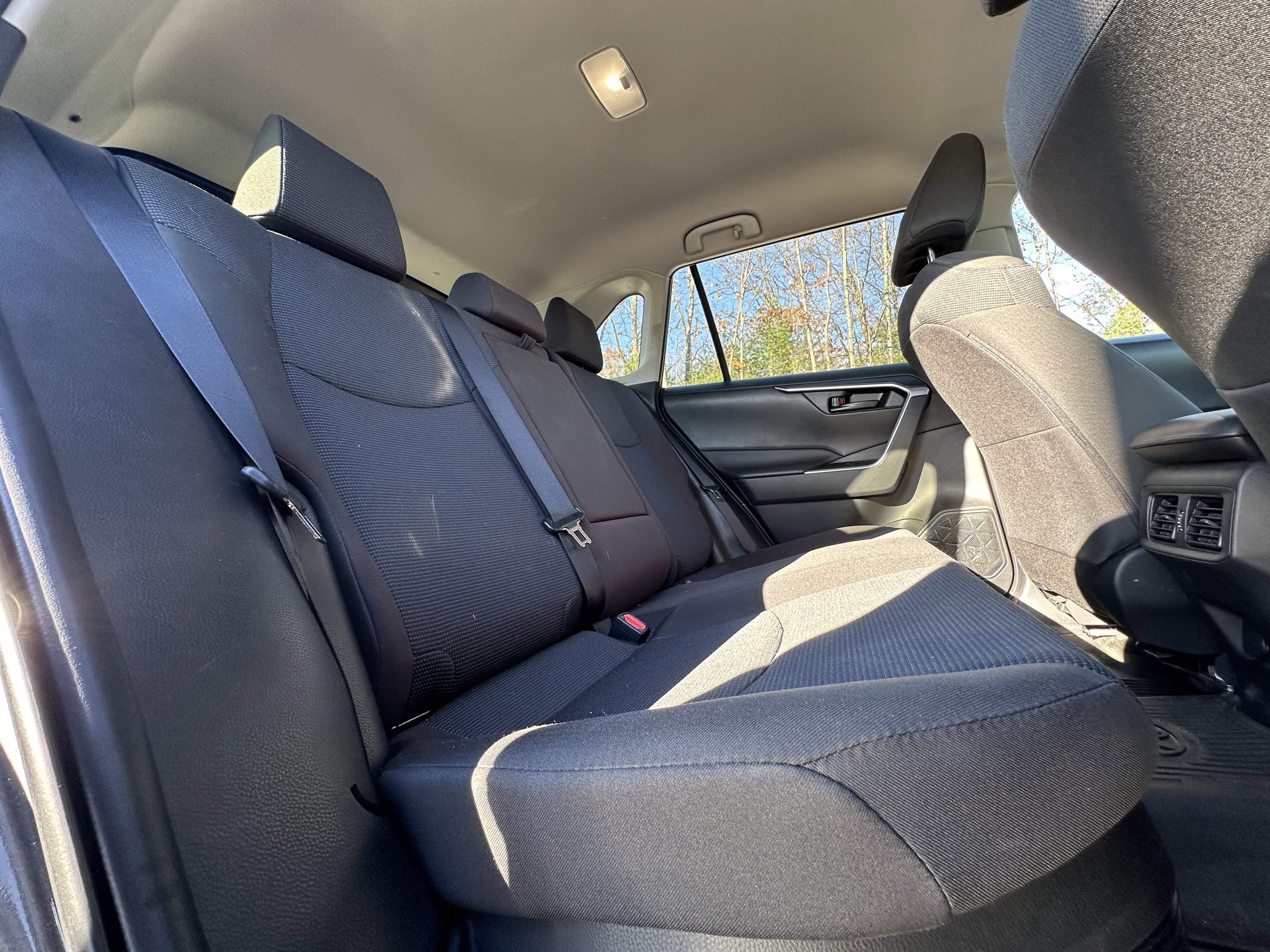 Used 2022 Toyota RAV4 LE image 19