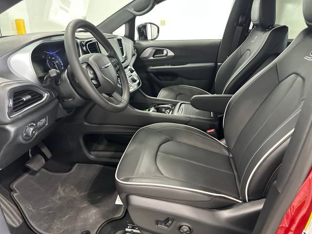 New 2026 Chrysler Pacifica Limited w/ S Appearance Package image 5