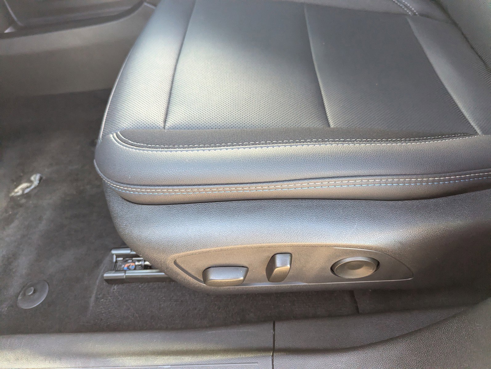 Certified 2025 Chevrolet Equinox EV LT w/ Convenience Package image 25