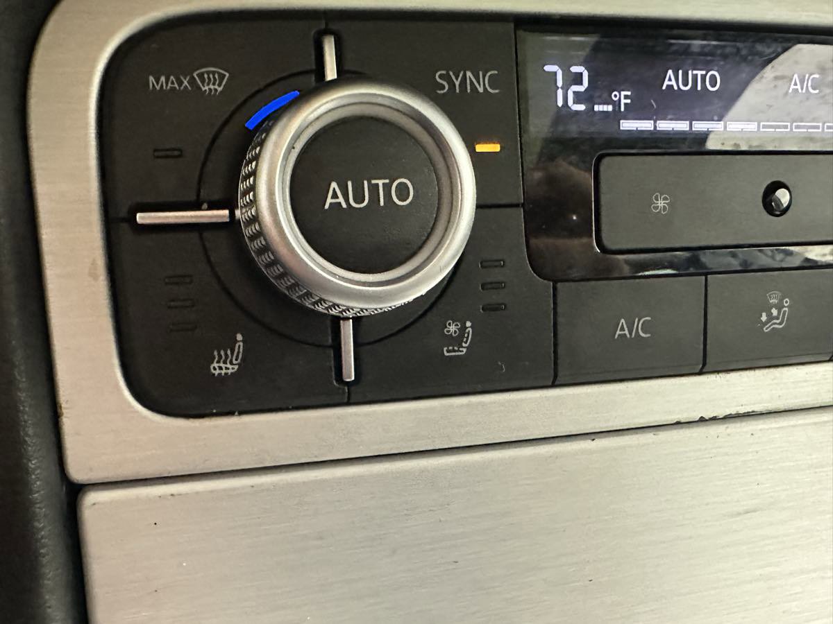 Used 2017 Volkswagen Touareg Wolfsburg Edition image 39