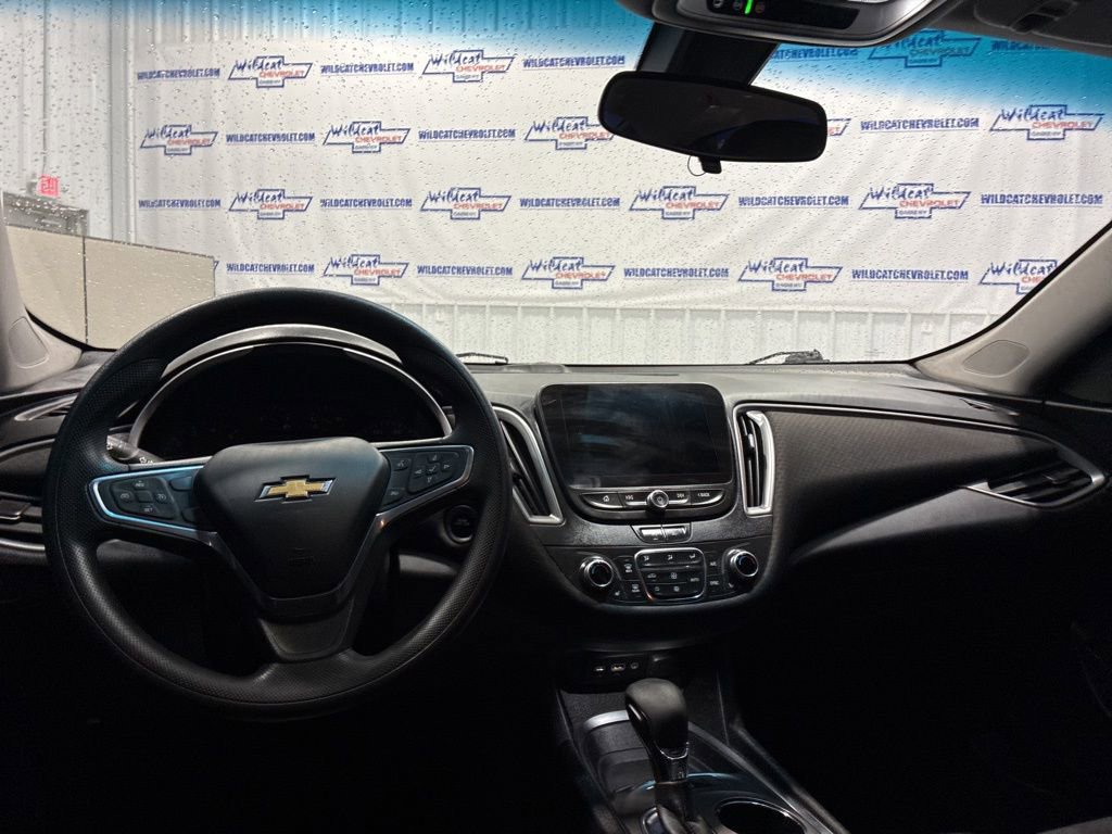 Used 2022 Chevrolet Malibu LT image 2