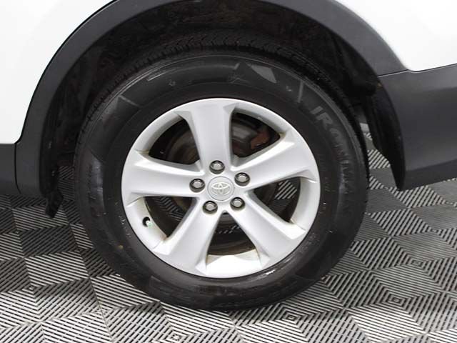 Used 2013 Toyota RAV4 XLE AWD/4WD image 17