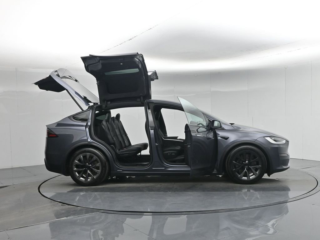 Used 2023 Tesla Model X image 3