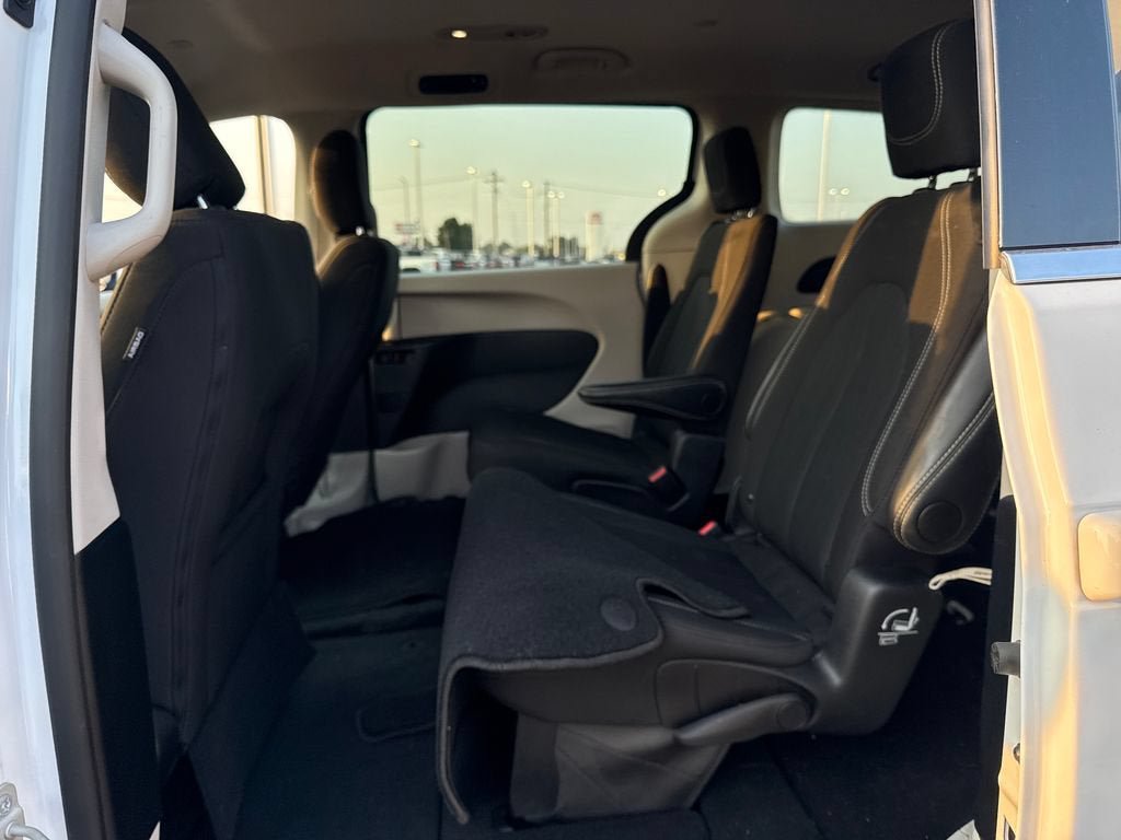 Used 2024 Chrysler Voyager LX FWD image 12