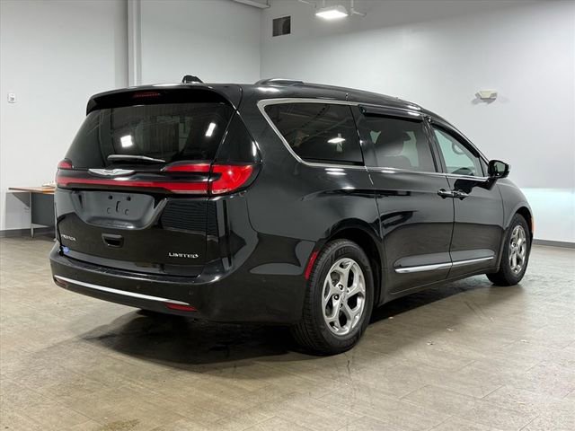 Used 2022 Chrysler Pacifica Limited image 5